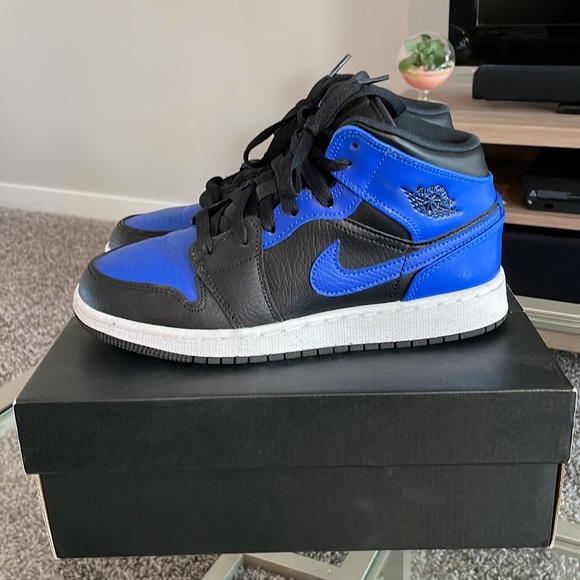 Air Jordan 1 Mid Hyper Royal - Picture 6 of 9